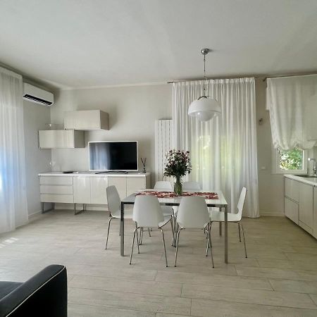 Stunning Apartment 300Mt By The Sea Forte Dei Marmi Buitenkant foto