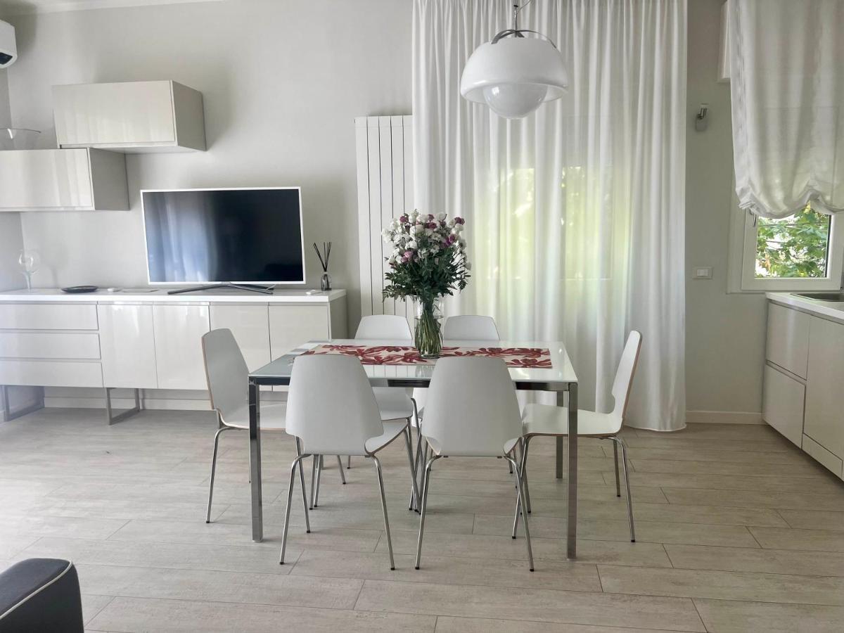 Stunning Apartment 300Mt By The Sea Forte Dei Marmi Buitenkant foto