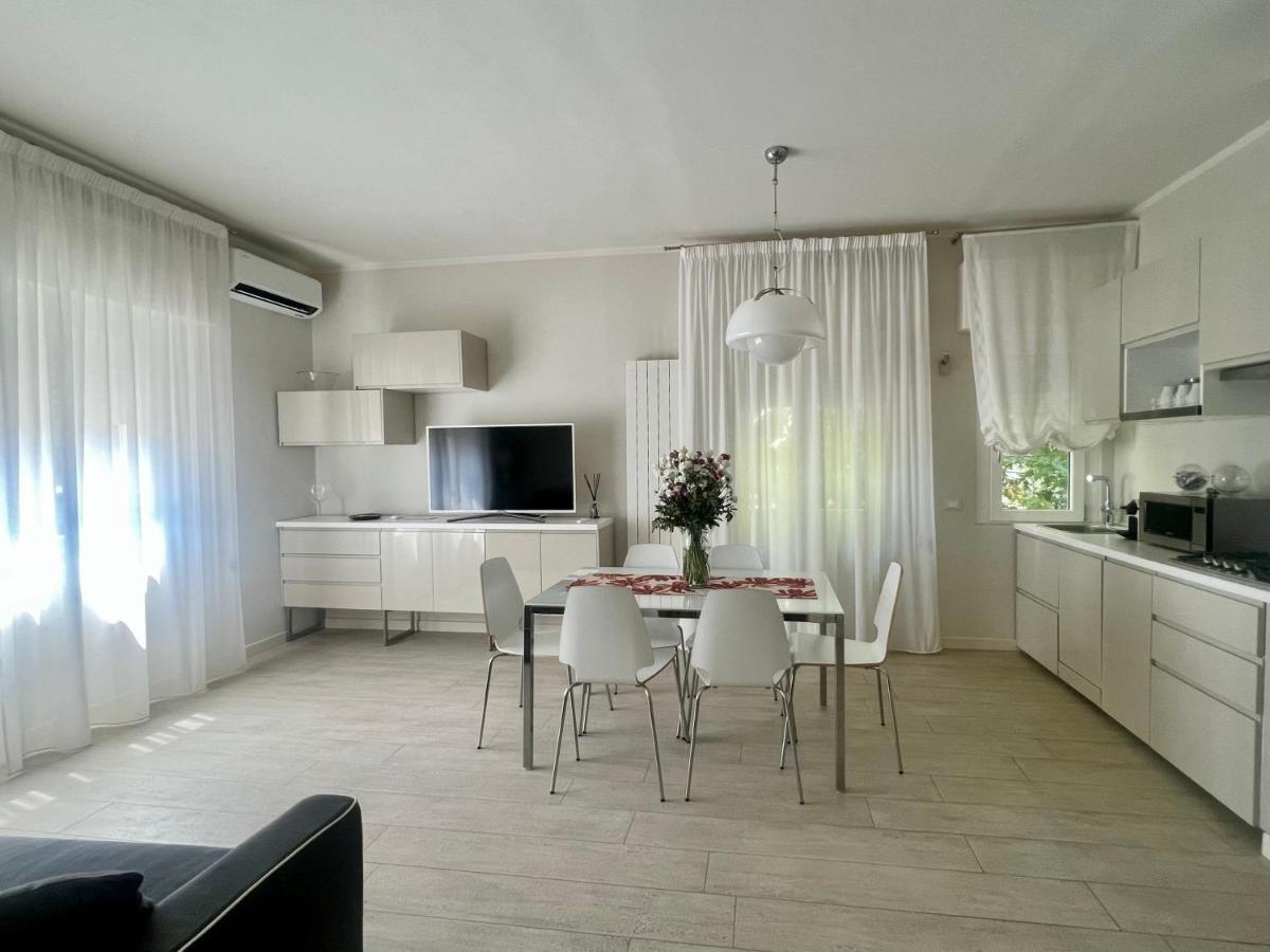 Stunning Apartment 300Mt By The Sea Forte Dei Marmi Buitenkant foto